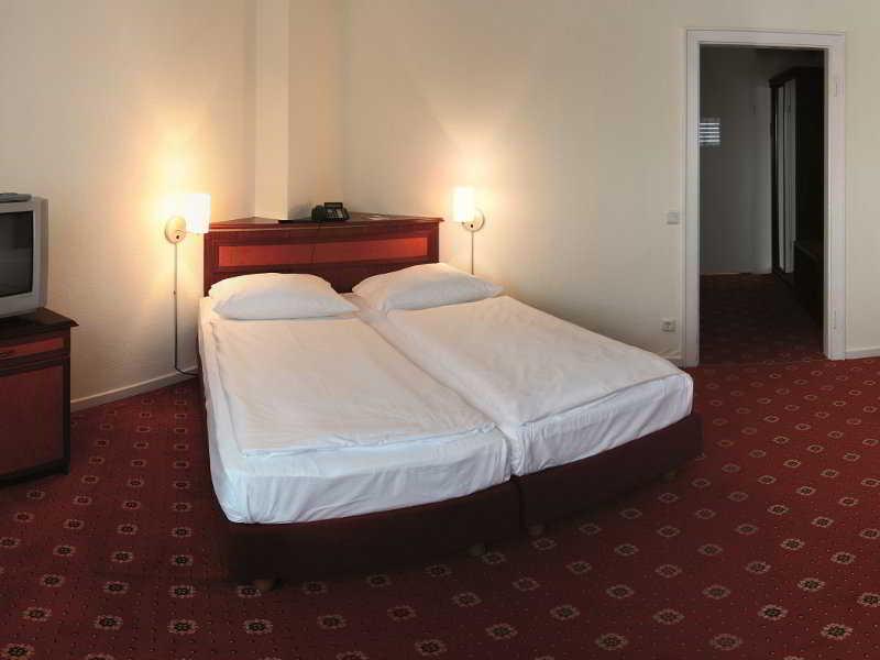 Leonardo Inn Hotel Hamburg Airport Room photo